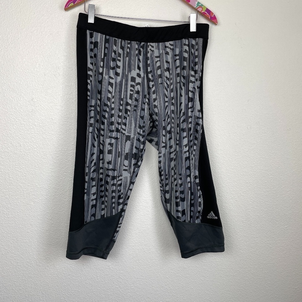 Adidas black/gray crop leggings size XL // 1715